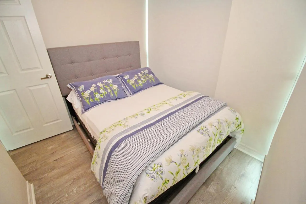 Luxury 3 Bedroom Dt Apartment Toronto, On, Canada